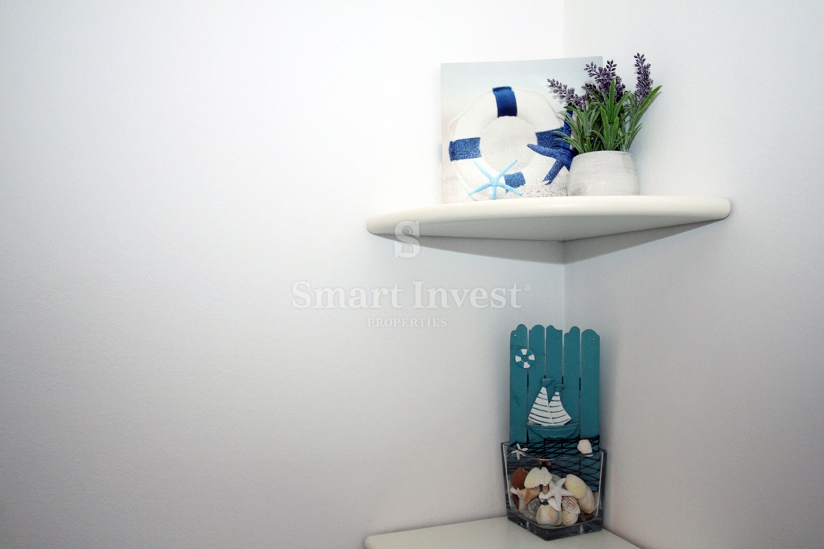 MATULJI - JUŠIĆI, casa a schiera con 3 appartamenti, taverna e garage