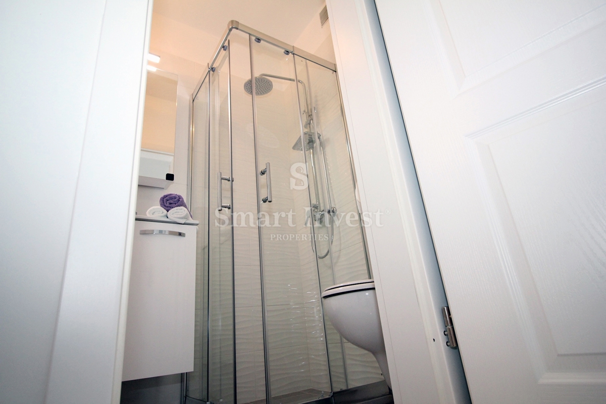 MATULJI - JUŠIĆI, casa a schiera con 3 appartamenti, taverna e garage