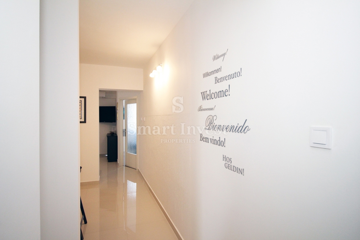 MATULJI - JUŠIĆI, casa a schiera con 3 appartamenti, taverna e garage