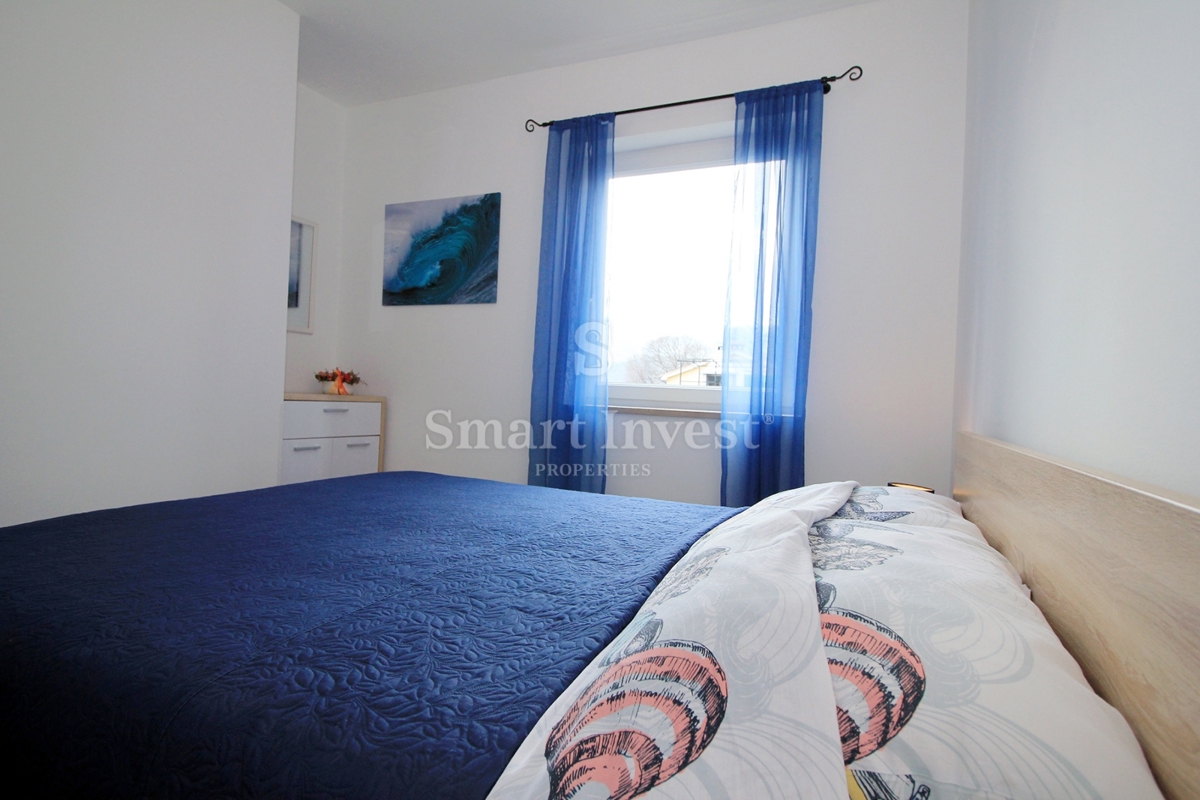 MATULJI - JUŠIĆI, casa a schiera con 3 appartamenti, taverna e garage