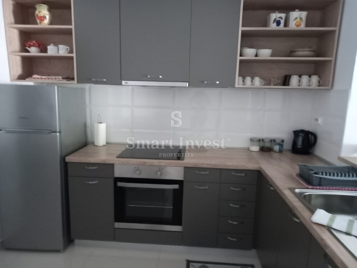 MATULJI - JUŠIĆI, casa a schiera con 3 appartamenti, taverna e garage