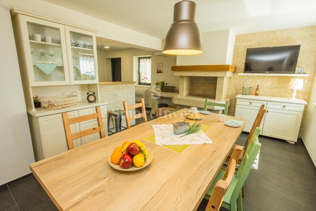 IKA - OPRIĆ, villa con 4 appartamenti e vista panoramica sul mare