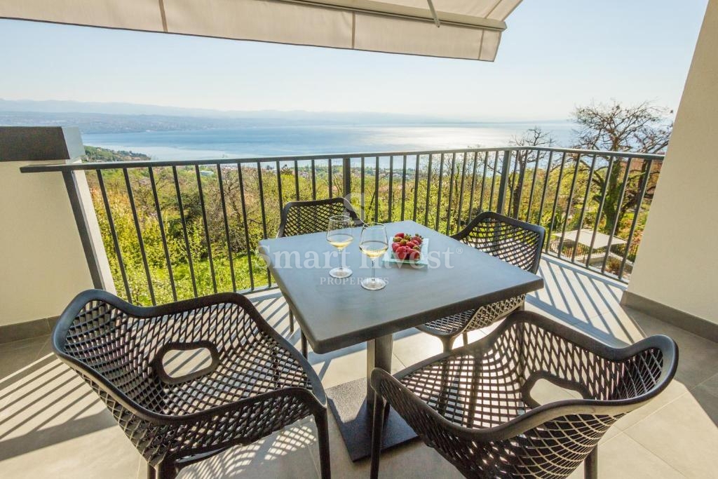 IKA - OPRIĆ, villa con 4 appartamenti e vista panoramica sul mare