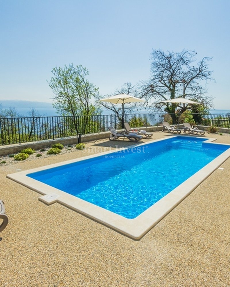 IKA - OPRIĆ, villa con 4 appartamenti e vista panoramica sul mare