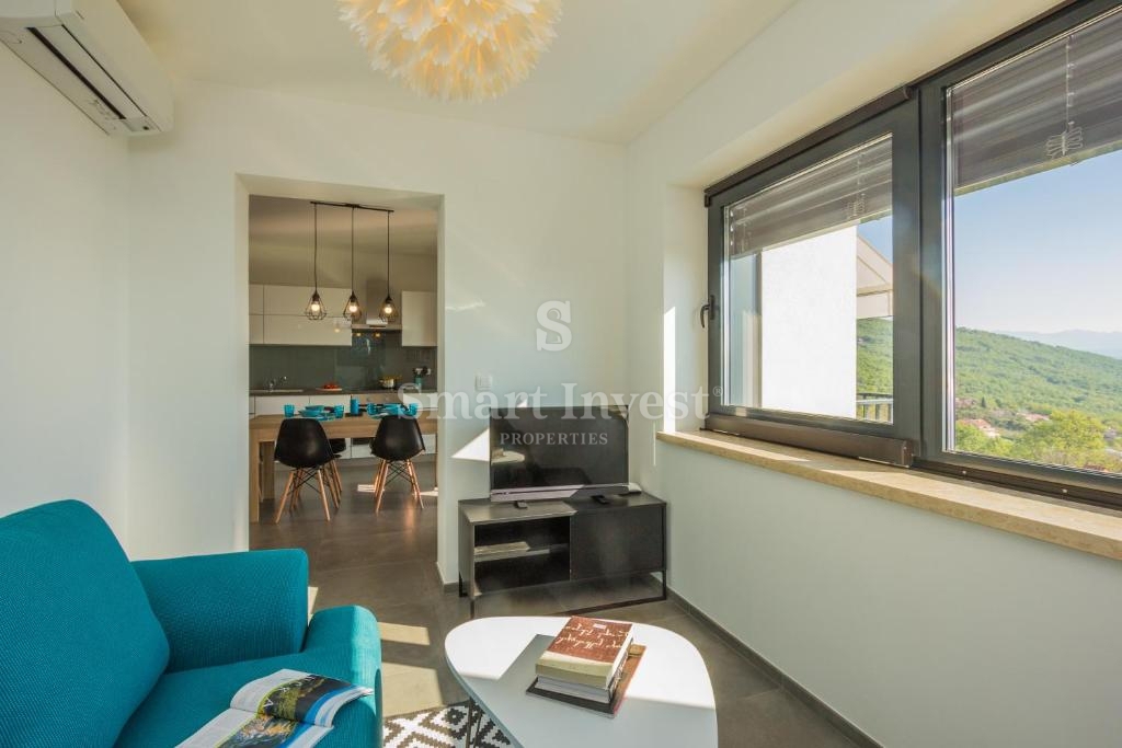 IKA - OPRIĆ, villa con 4 appartamenti e vista panoramica sul mare