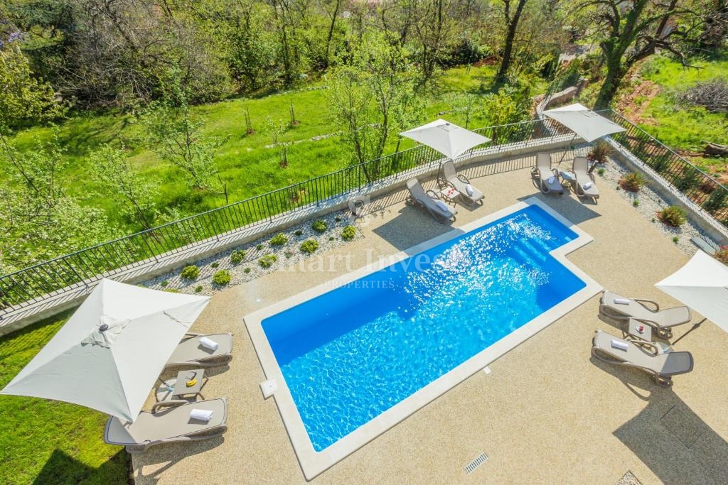 IKA - OPRIĆ, villa con 4 appartamenti e vista panoramica sul mare