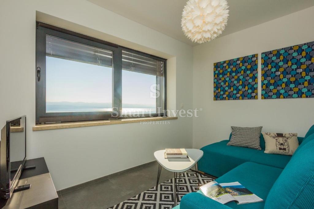 IKA - OPRIĆ, villa con 4 appartamenti e vista panoramica sul mare