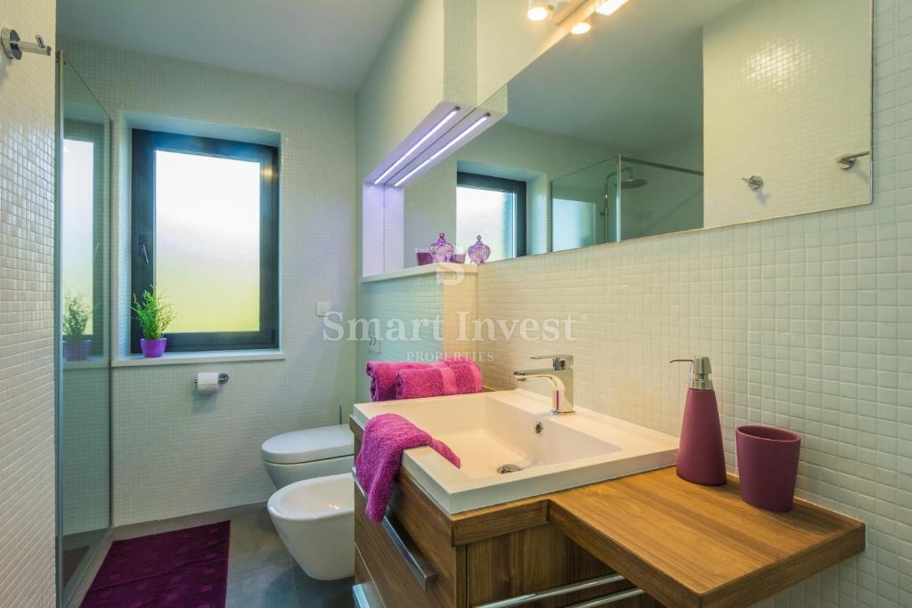 IKA - OPRIĆ, villa con 4 appartamenti e vista panoramica sul mare