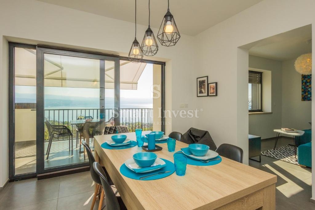 IKA - OPRIĆ, villa con 4 appartamenti e vista panoramica sul mare