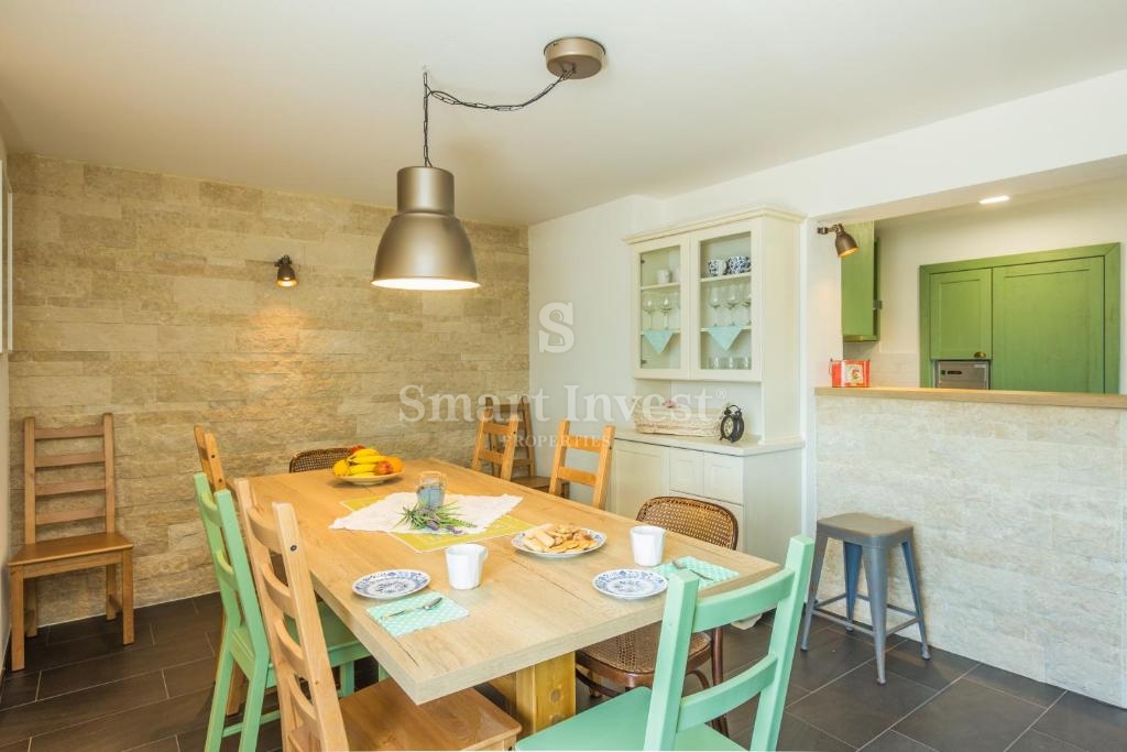 IKA - OPRIĆ, villa con 4 appartamenti e vista panoramica sul mare