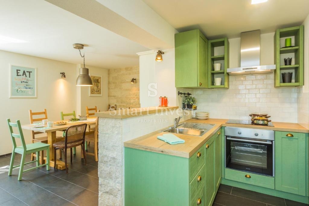 IKA - OPRIĆ, villa con 4 appartamenti e vista panoramica sul mare