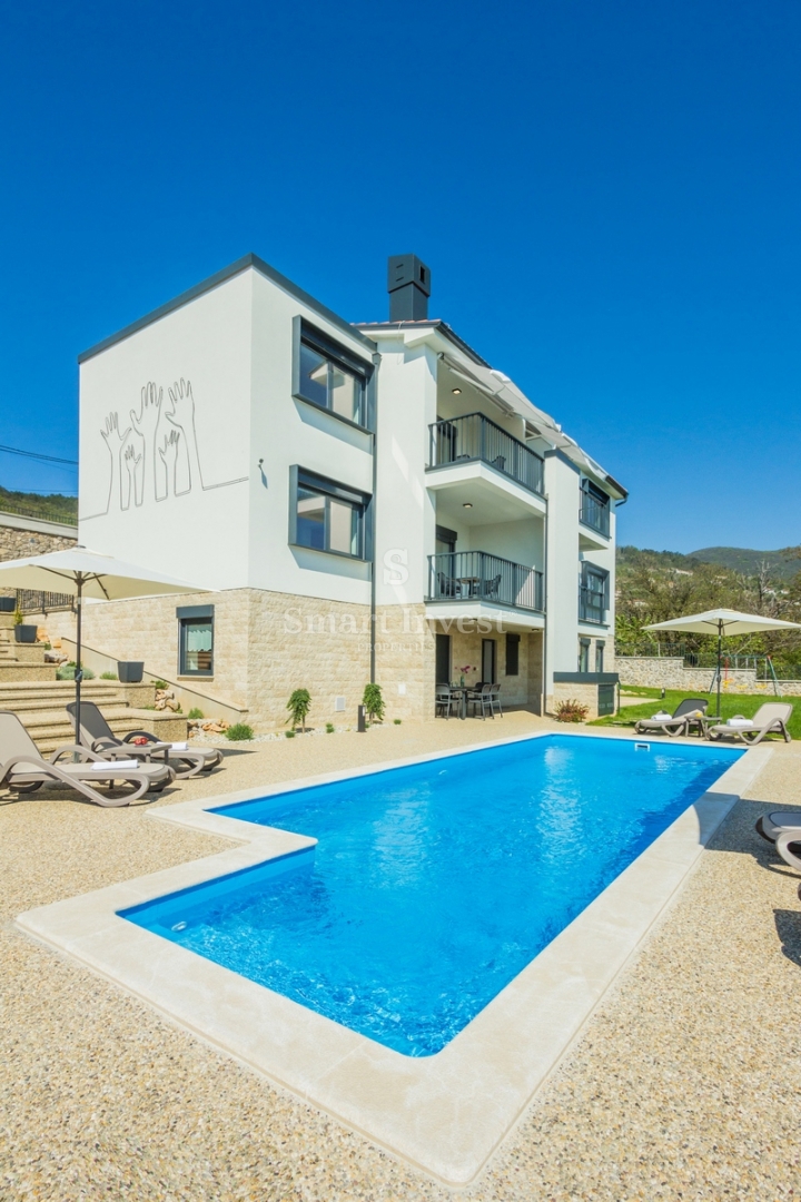 IKA - OPRIĆ, villa con 4 appartamenti e vista panoramica sul mare