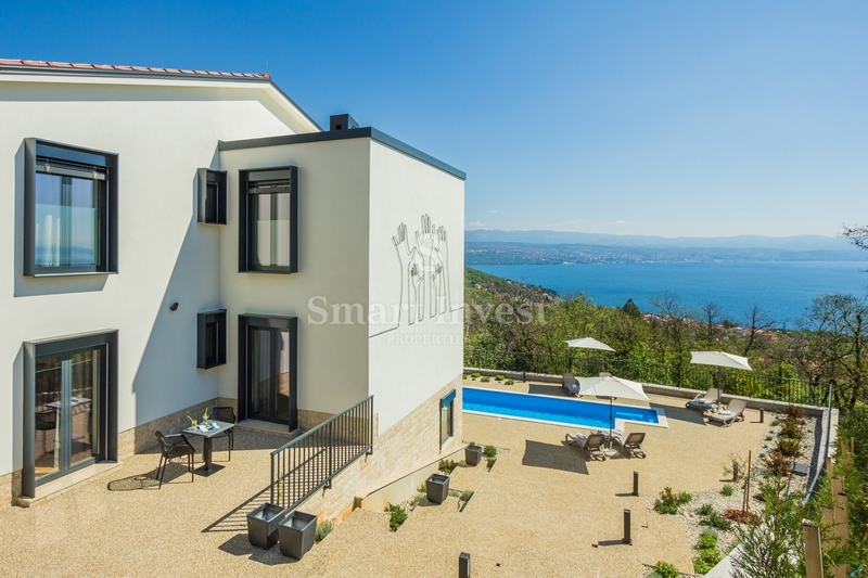 IKA - OPRIĆ, villa con 4 appartamenti e vista panoramica sul mare