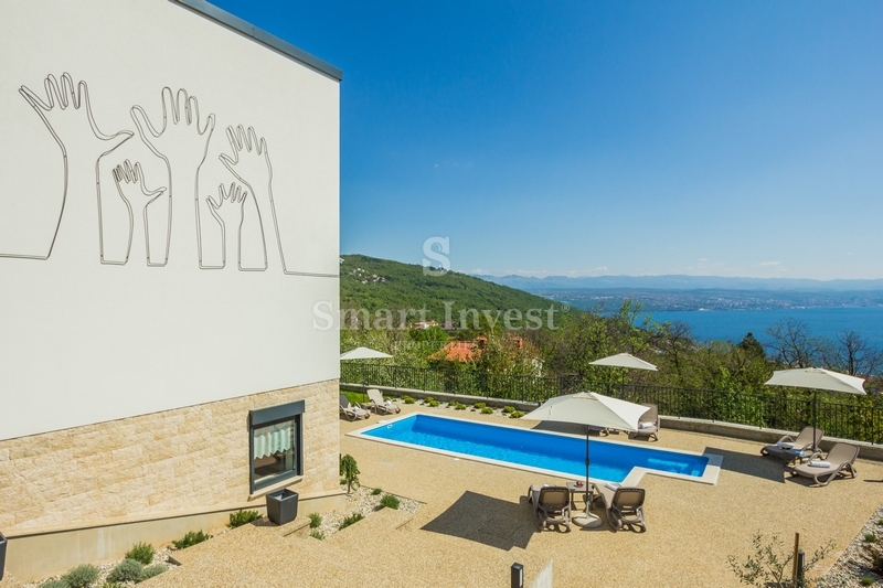 IKA - OPRIĆ, villa con 4 appartamenti e vista panoramica sul mare