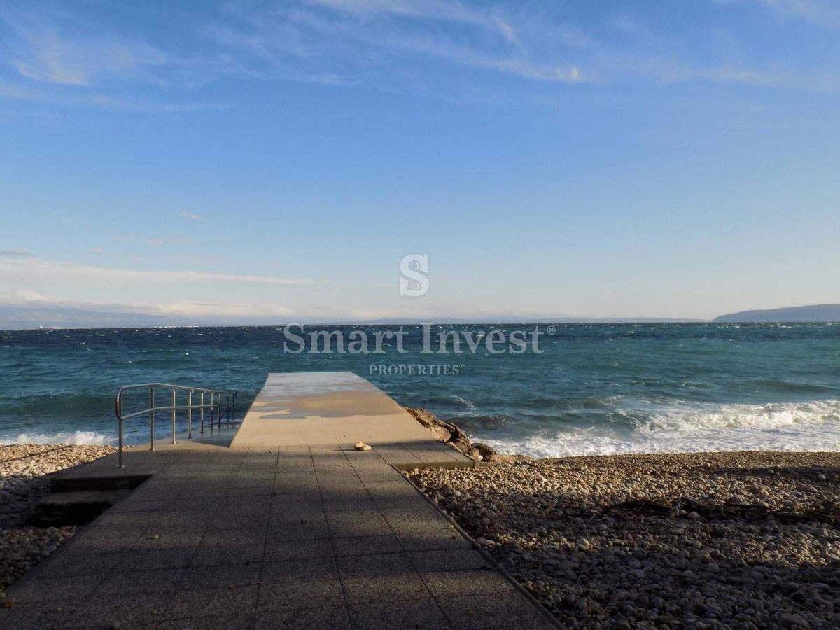 RIVIERA DI OPATIJA,   Terreno di 2095 m2 vicino al mare, a scopo turistico