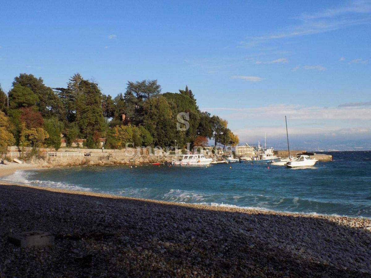 RIVIERA DI OPATIJA,   Terreno di 2095 m2 vicino al mare, a scopo turistico