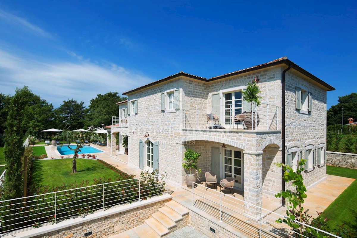 ISTRIA - PARENZO, VILLA ESCLUSIVA CON PISCINA E CAMPI SPORTIVI, in vendita