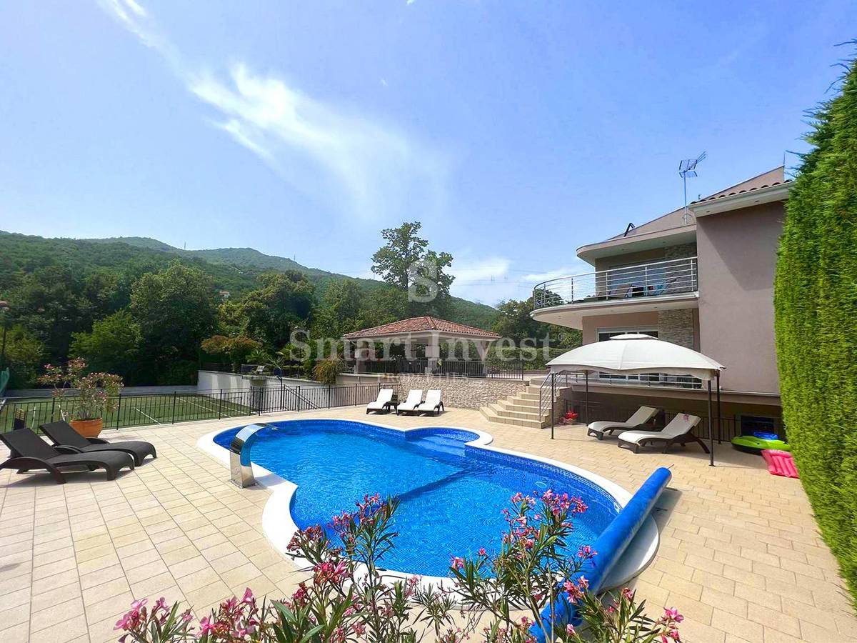 ABBAZIA, Villa esclusiva con piscina e campo da tennis, in vendita
