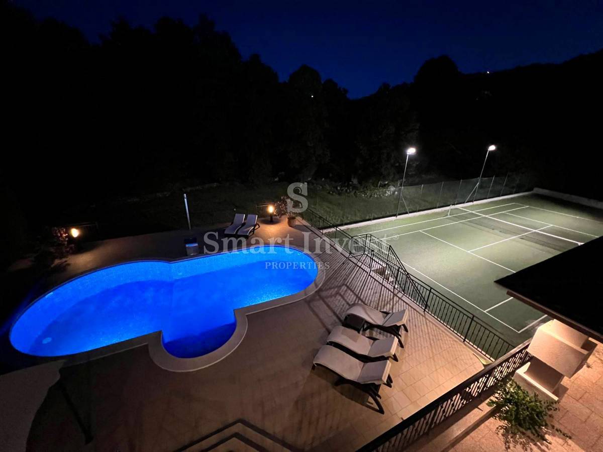 ABBAZIA, Villa esclusiva con piscina e campo da tennis, in vendita