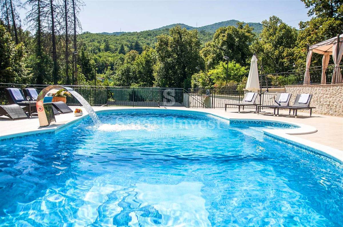 ABBAZIA, Villa esclusiva con piscina e campo da tennis, in vendita