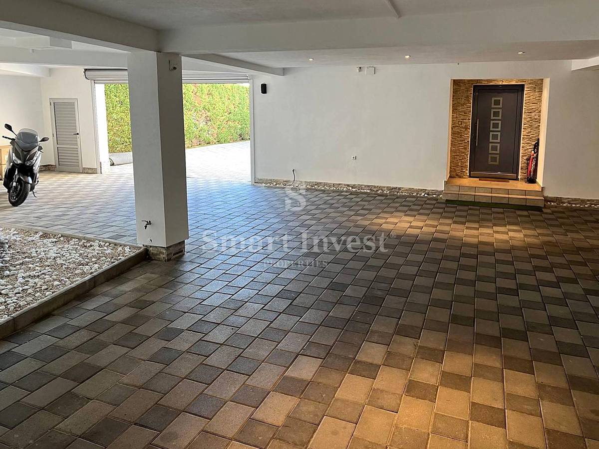 ABBAZIA, Villa esclusiva con piscina e campo da tennis, in vendita