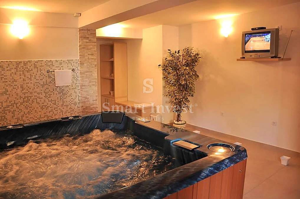 ABBAZIA, Villa esclusiva con piscina e campo da tennis, in vendita