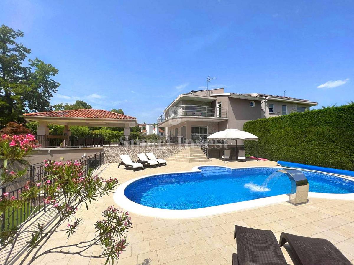 ABBAZIA, Villa esclusiva con piscina e campo da tennis, in vendita