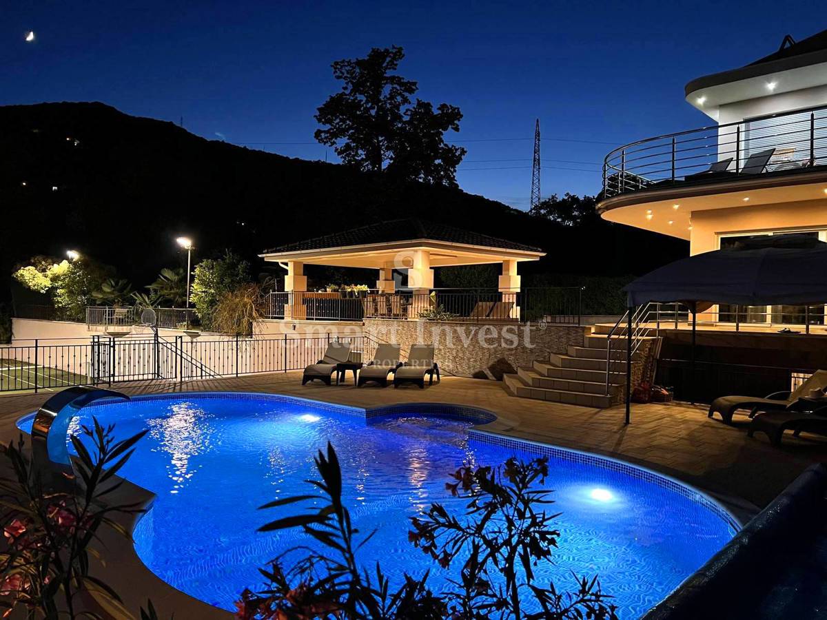 ABBAZIA, Villa esclusiva con piscina e campo da tennis, in vendita