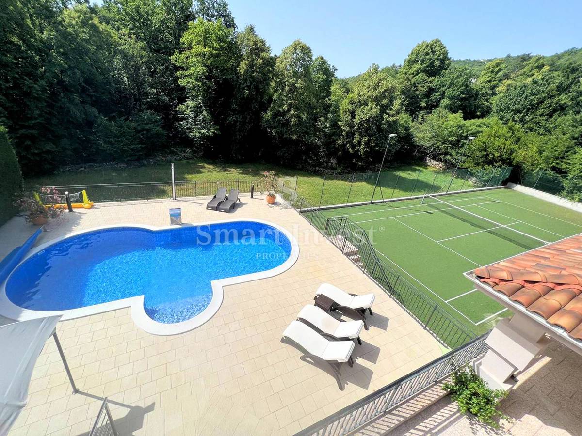 ABBAZIA, Villa esclusiva con piscina e campo da tennis, in vendita