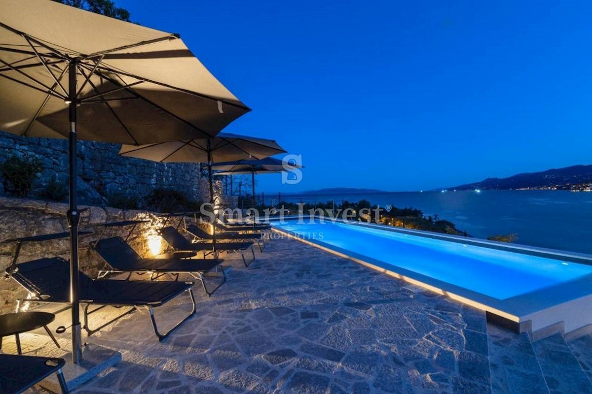 OPATIJA, Superb 2-bedrooms apartment in a luxury resort 1st row to the sea