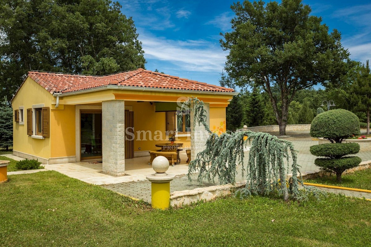 ISTRIA - GIMINO, Villa unica con un terreno di 43.266 m2, in vendita