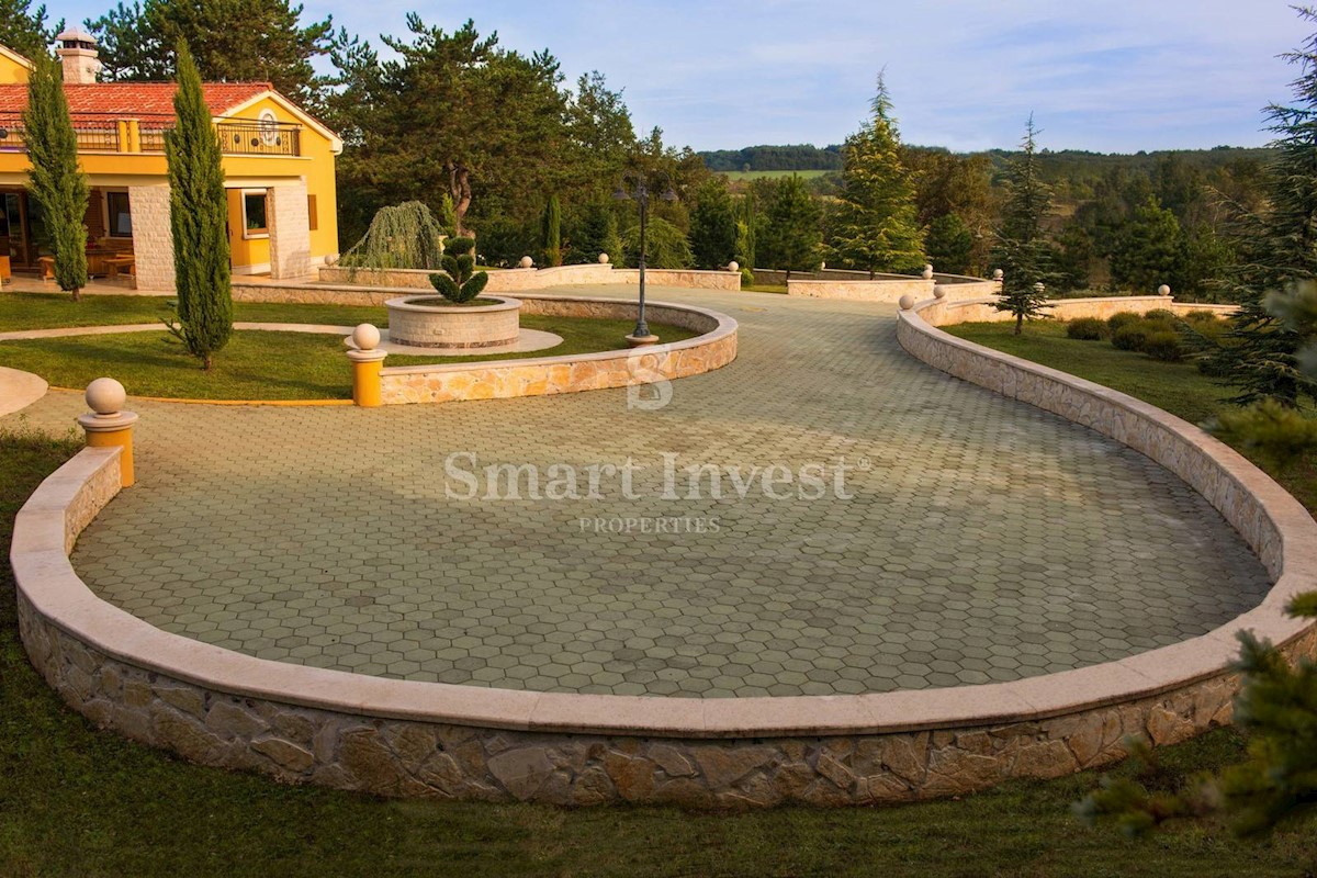 ISTRIA - GIMINO, Villa unica con un terreno di 43.266 m2, in vendita