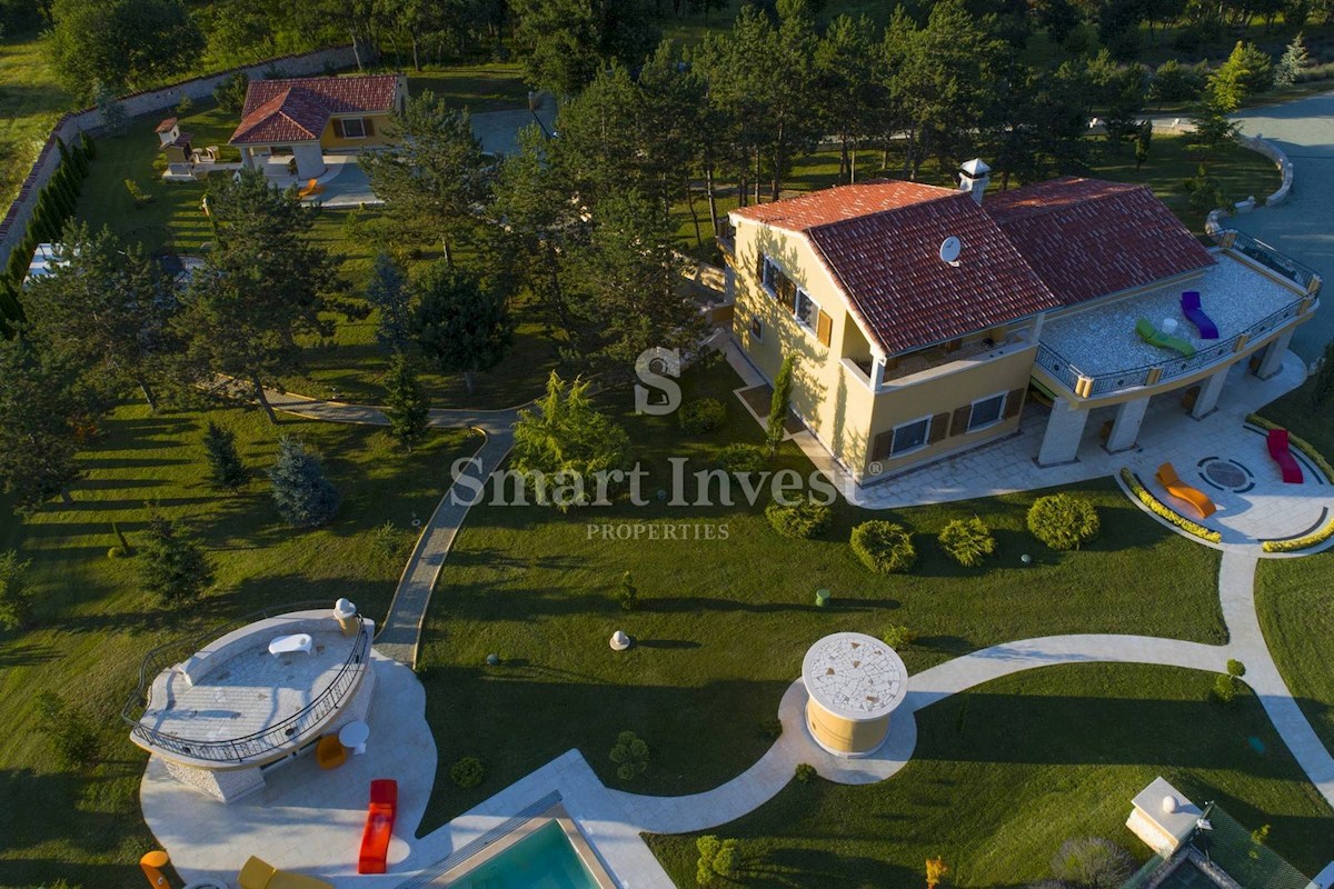 ISTRIA - GIMINO, Villa unica con un terreno di 43.266 m2, in vendita