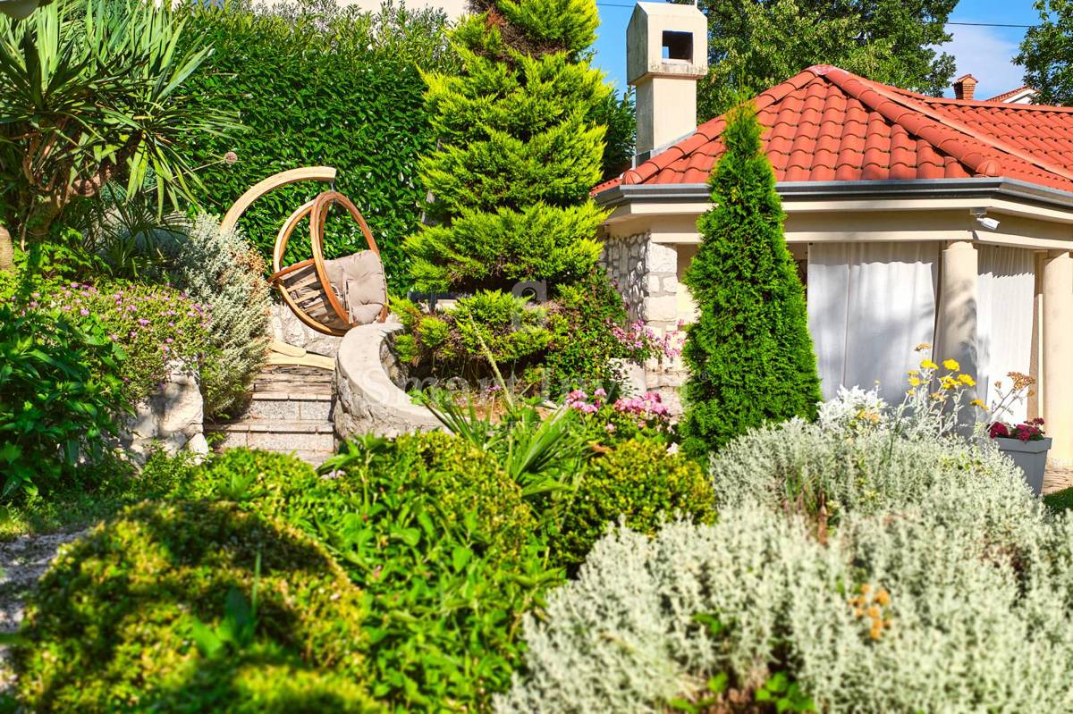 ABBAZIA, Villa con vista mare e ampio giardino, in vendita