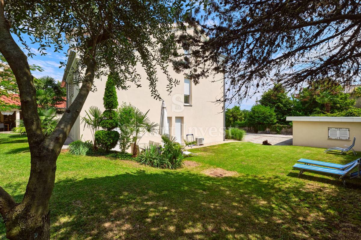 ABBAZIA, Villa con vista mare e ampio giardino, in vendita