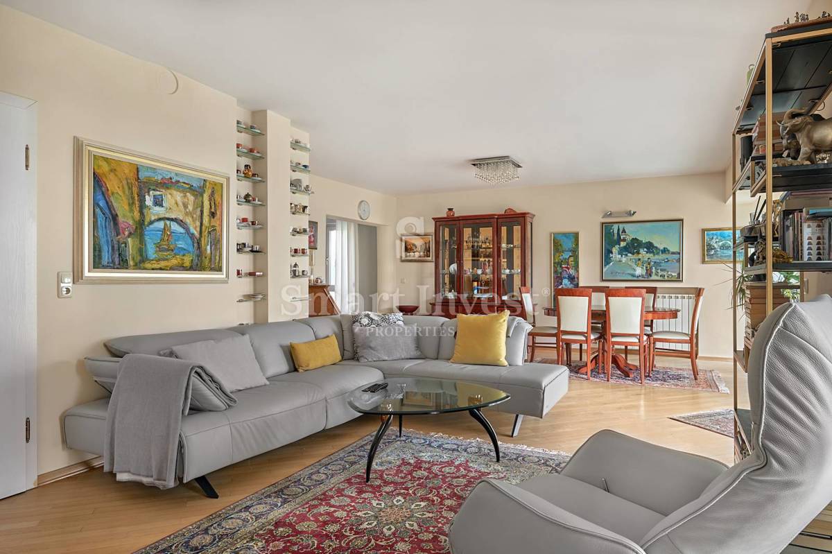 ABBAZIA, Villa con vista mare e ampio giardino, in vendita