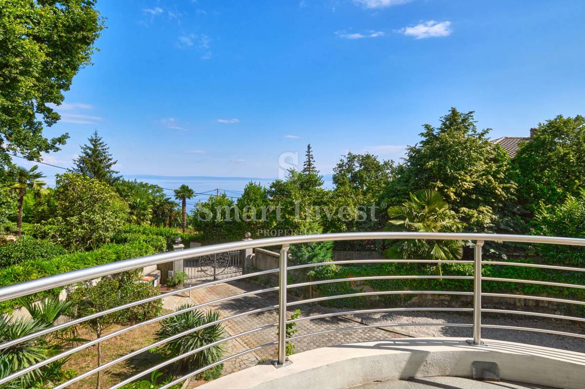 ABBAZIA, Villa con vista mare e ampio giardino, in vendita
