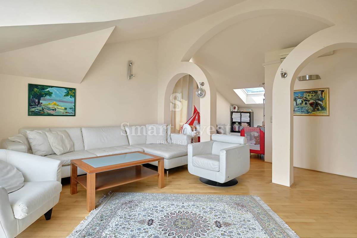 ABBAZIA, Villa con vista mare e ampio giardino, in vendita