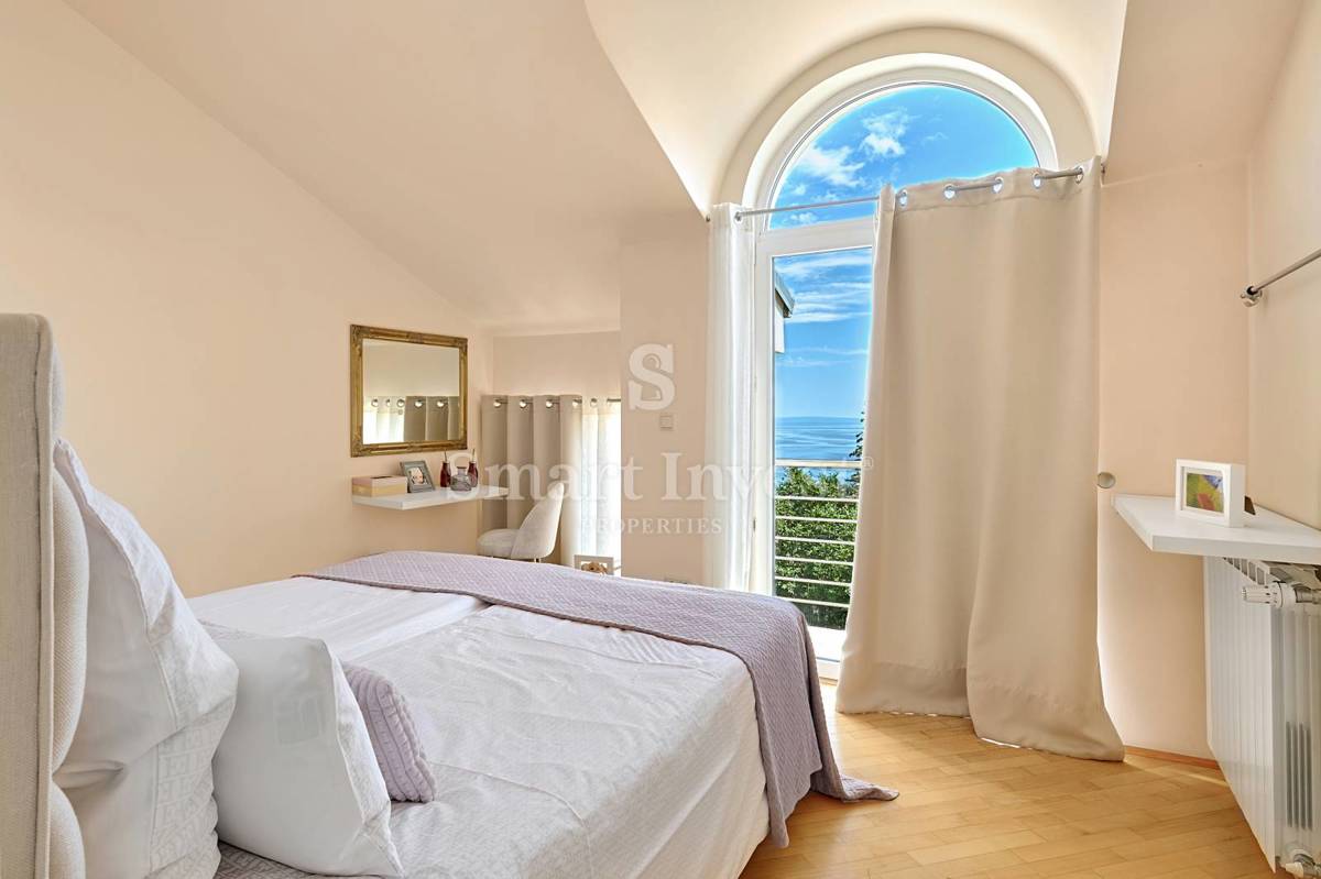 ABBAZIA, Villa con vista mare e ampio giardino, in vendita