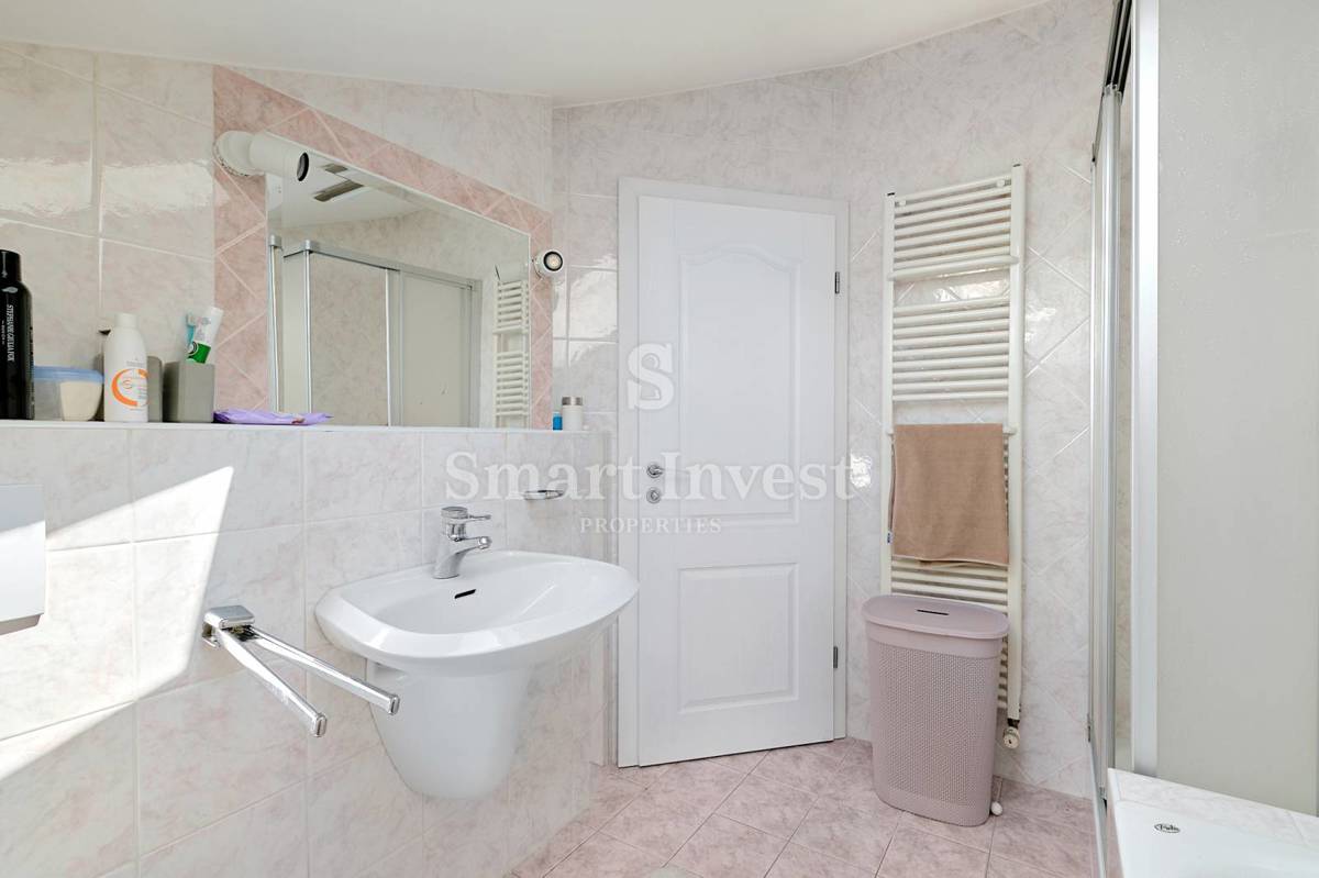 ABBAZIA, Villa con vista mare e ampio giardino, in vendita