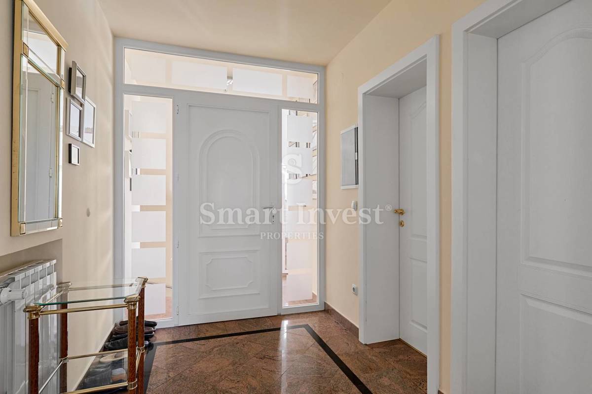 ABBAZIA, Villa con vista mare e ampio giardino, in vendita