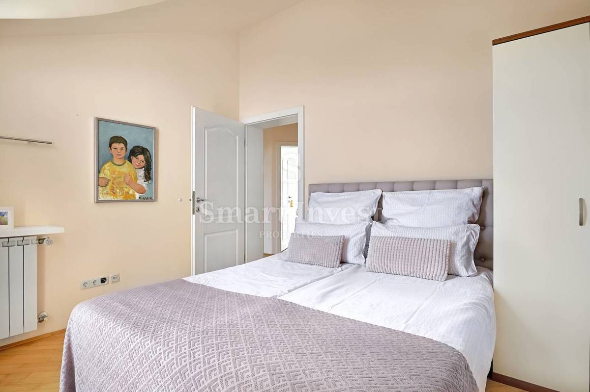 ABBAZIA, Villa con vista mare e ampio giardino, in vendita