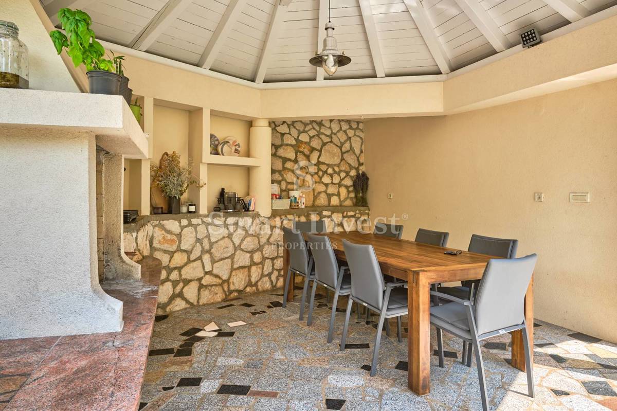 ABBAZIA, Villa con vista mare e ampio giardino, in vendita