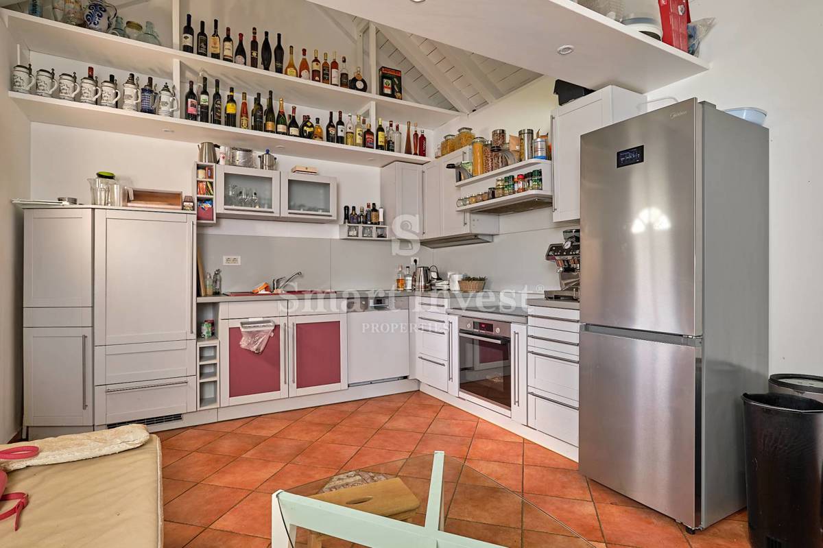 ABBAZIA, Villa con vista mare e ampio giardino, in vendita