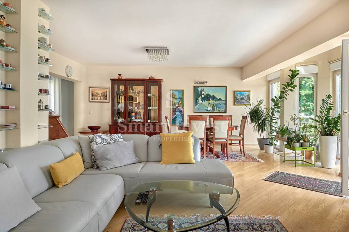 ABBAZIA, Villa con vista mare e ampio giardino, in vendita