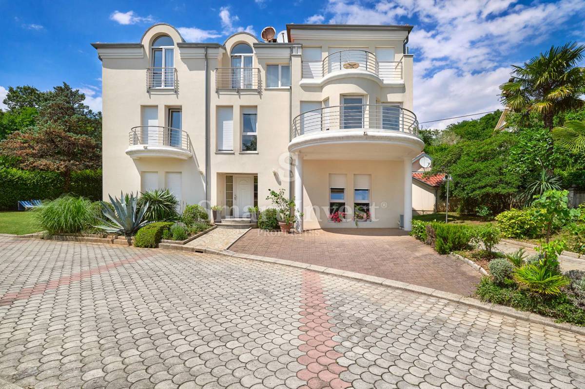 ABBAZIA, Villa con vista mare e ampio giardino, in vendita
