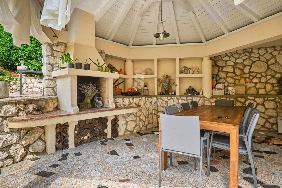 ABBAZIA, Villa con vista mare e ampio giardino, in vendita