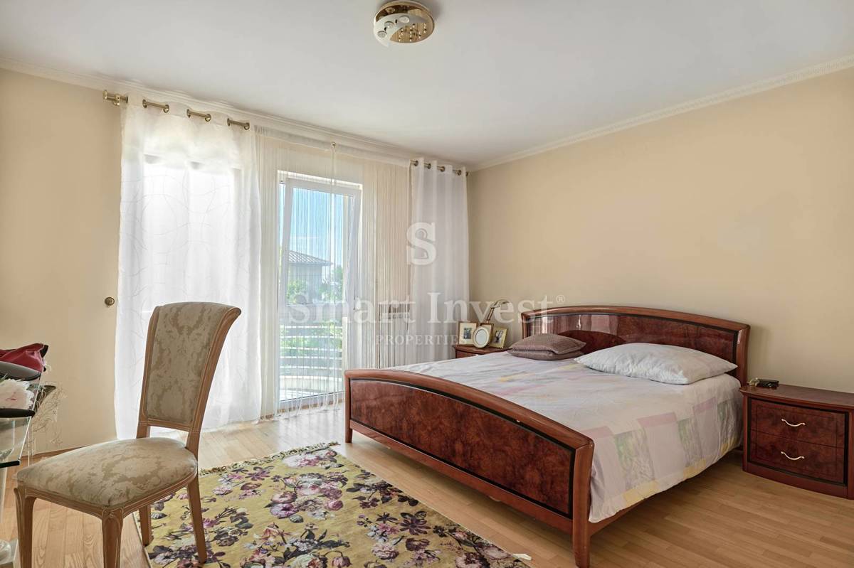 ABBAZIA, Villa con vista mare e ampio giardino, in vendita