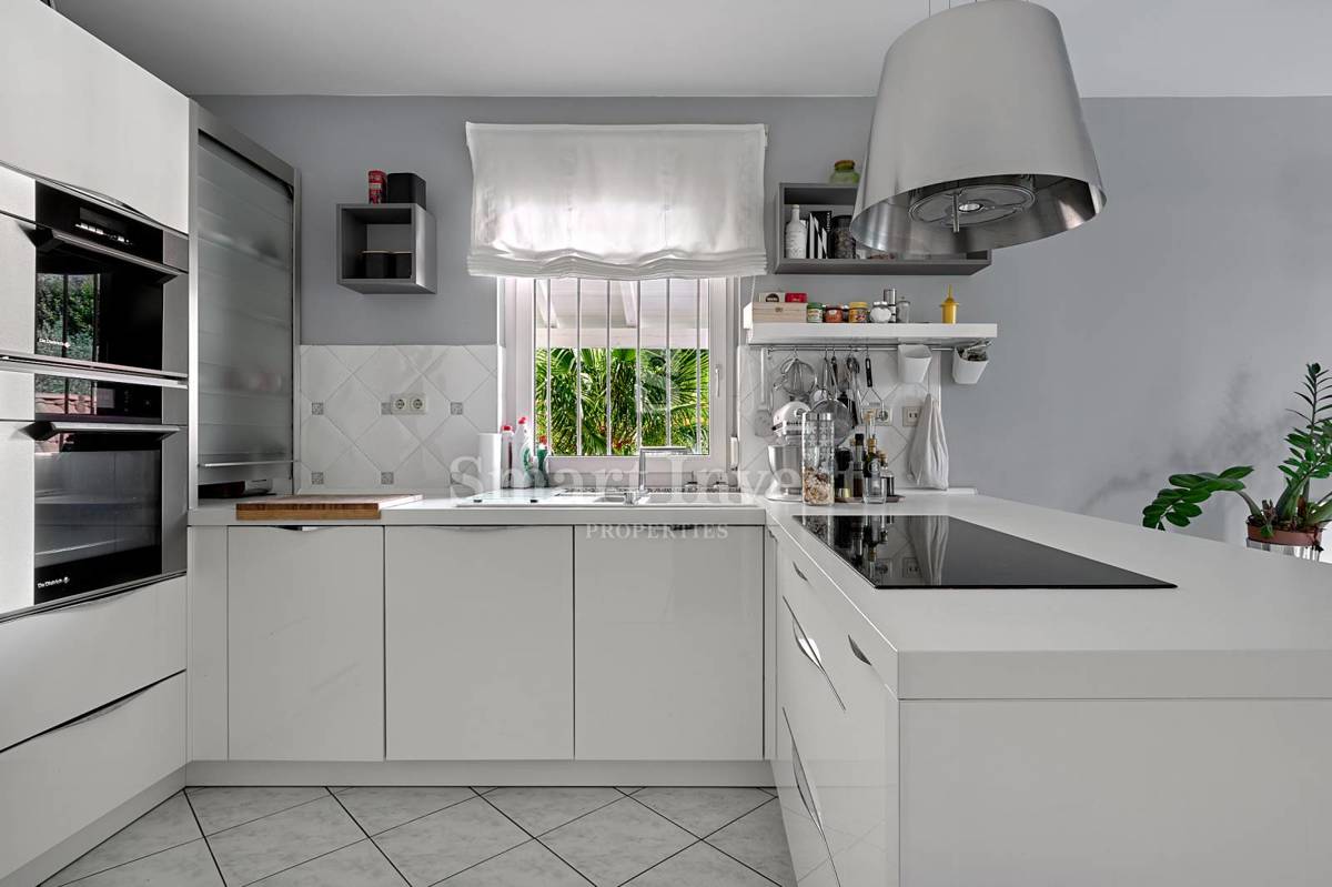 ABBAZIA, Villa con vista mare e ampio giardino, in vendita