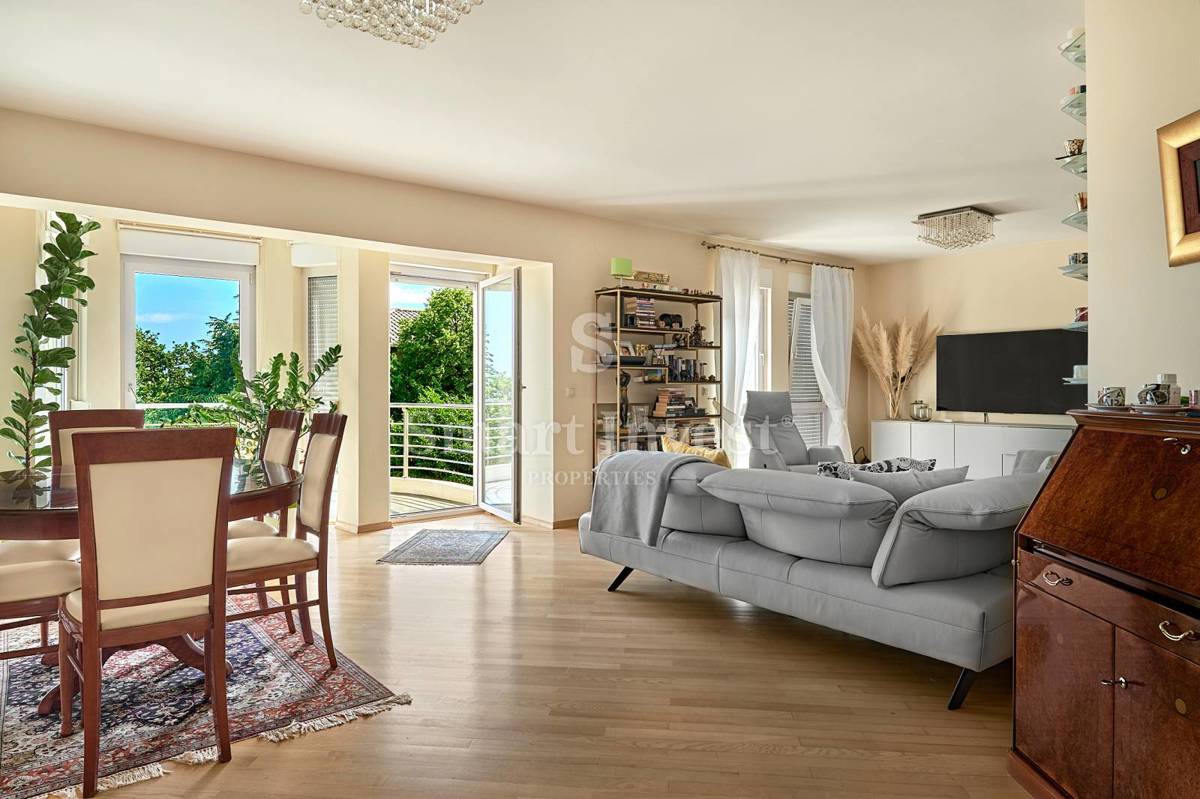 ABBAZIA, Villa con vista mare e ampio giardino, in vendita